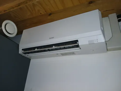 Commercial air conditioning maintenance