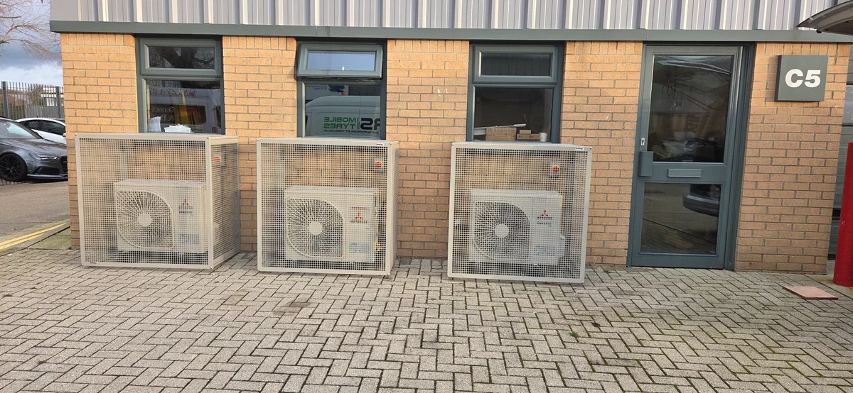 Hydroponic Grow Room Climate Control: Precision HVAC for Urban Farming